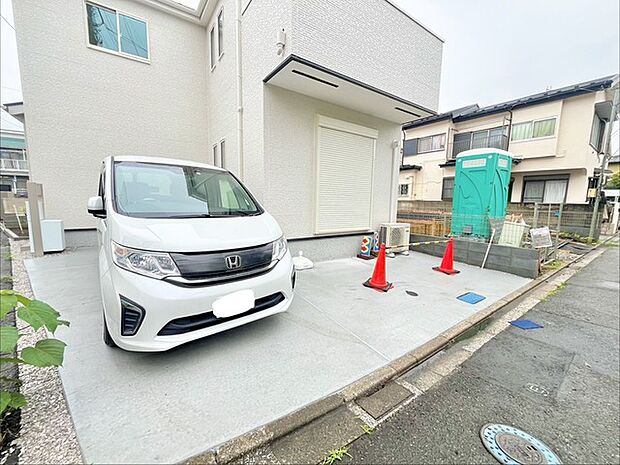 セカンドカーや来客時にも便利なカースペース2台分ございます。