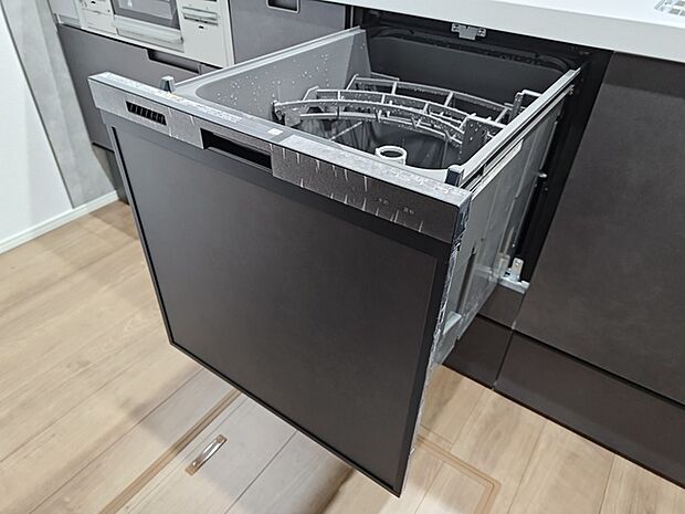 便利なビルトイン食洗器を装備!面倒な食器洗いがとても楽になる、心強い主婦の味方です。