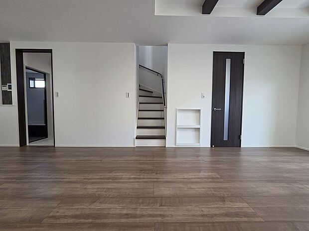 夕食の時間。家族、友人、両親、親戚との会話がより料理を美味しくしてくれる。あっという間に時間が過ぎてしまう居心地の良さは、普段はほっとする空間としてここにあります。