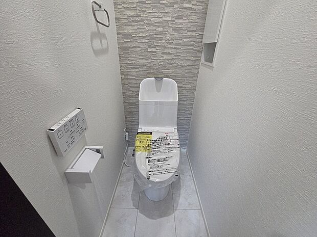 1.2階にそれぞれトレイがございます。朝の混雑時に分散して利用できるほか、ゲスト用としても使い分けることもできます。