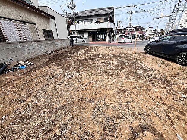 南道路に面しており日中もたくさんの陽が入ります。風通りや周辺環境など実際に現地にてご確認ください。
