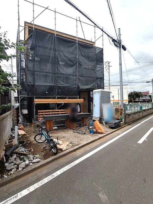 戸建てが立ち並ぶ静かな住宅街。四季折々の移り変わりを感じながら自然と楽しみ、暮らす、そんな毎日を日々の中で感じられる住環境 