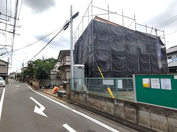 セカンドカーや来客時にも便利なカースペース2台分ございます。 