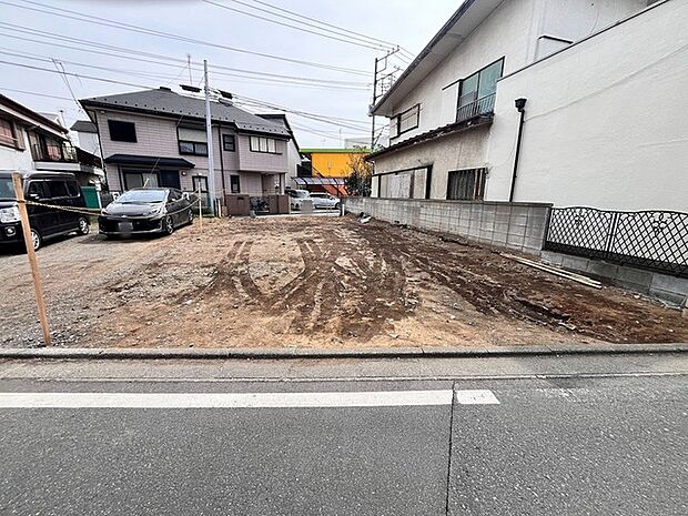 戸建てが立ち並ぶ静かな住宅街。四季折々の移り変わりを感じながら自然と楽しみ、暮らす、そんな毎日を日々の中で感じられる住環境