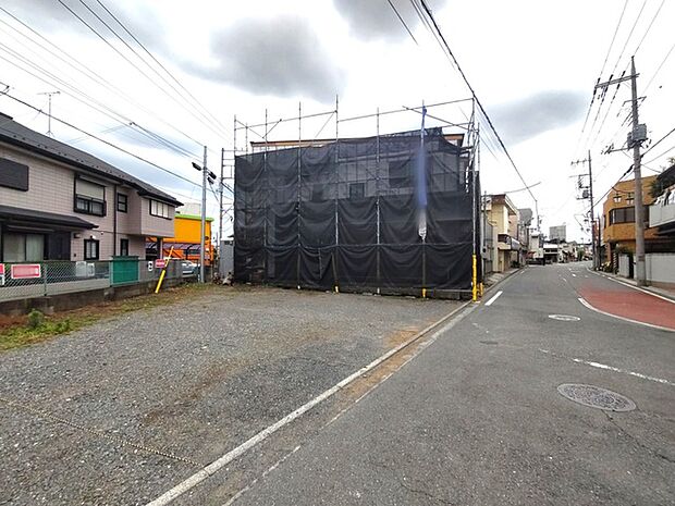 6.85幅員の道路に面しておりお車の運転が苦手な方でも安心して出入りいただけます。 