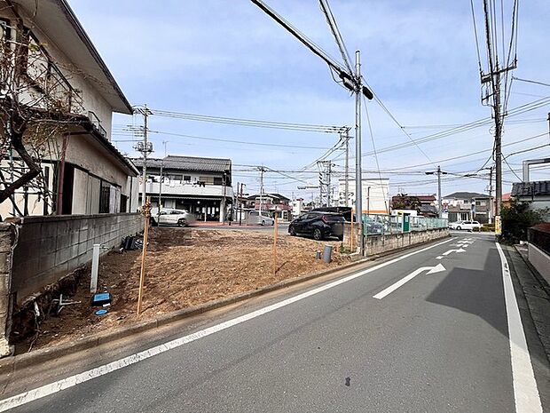 閑静な住宅街に広がる、心落ち着く穏やかな佇まい。新しい暮らしを彩る、あなただけの空間を創りませんか (5m)