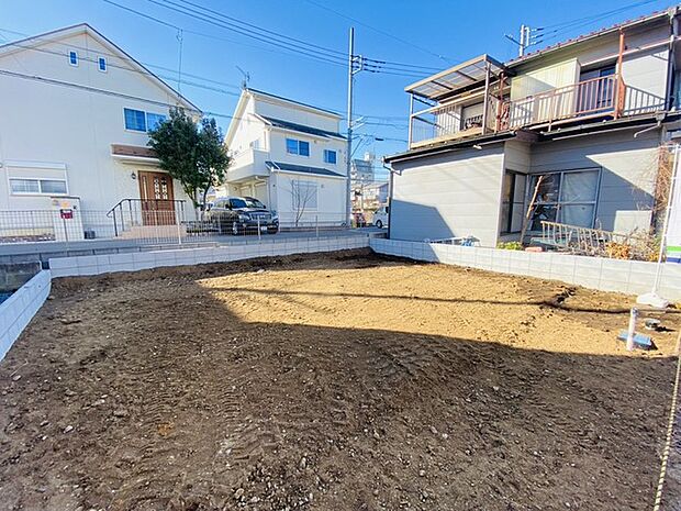 戸建てが立ち並ぶ静かな住宅街。四季折々の移り変わりを感じながら自然と楽しみ、暮らす、そんな毎日を日々の中で感じられる住環境