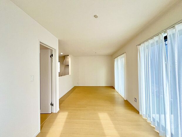 リビングは家具の配置も思いのまま。自由度が高い設計です。