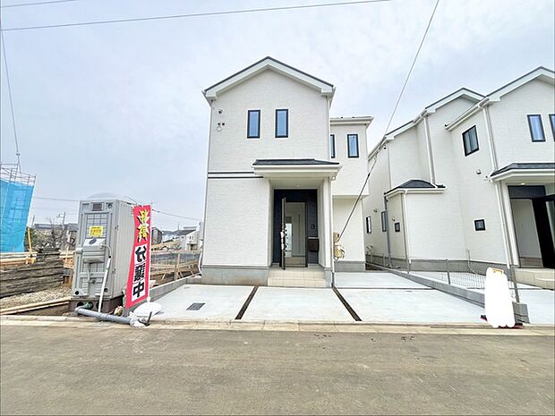 6m幅員の道路に面しておりお車の運転が苦手な方でも安心して出入りいただけます。