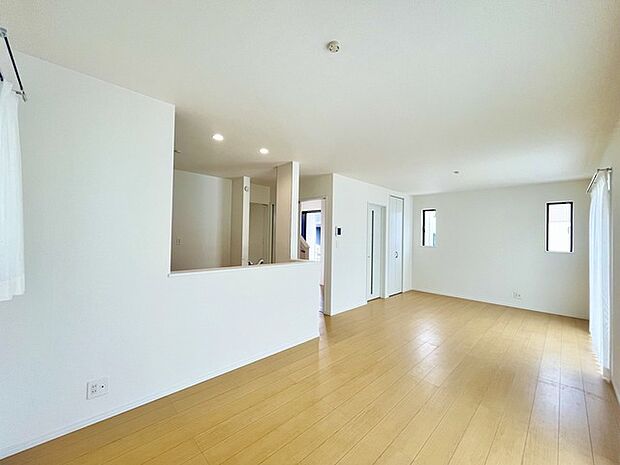 リビングは家具の配置も思いのまま。自由度が高い設計です。