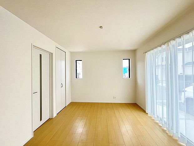 夕食の時間。家族、友人、両親、親戚との会話がより料理を美味しくしてくれる。あっという間に時間が過ぎてしまう居心地の良さは、普段はほっとする空間としてここにあります。