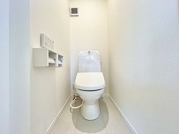 1.2階にそれぞれトレイがございます。朝の混雑時に分散して利用できるほか、ゲスト用としても使い分けることもできます。