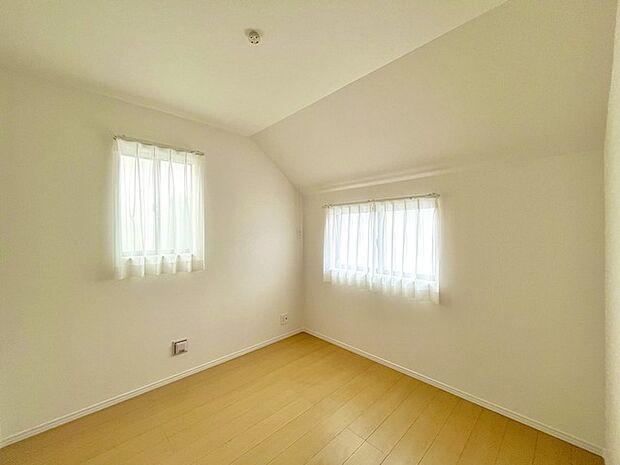 2面採光を確保した明るい室内は、爽やかな風を感じる居心地の良い空間です。