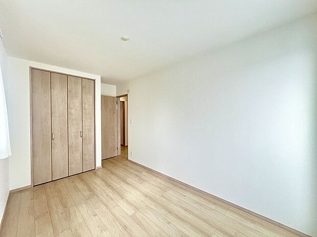 広々収納で、仕事着、普段着をまとめて収納できます。