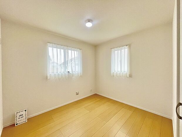 2面採光を確保した明るい室内は、爽やかな風を感じる居心地の良い空間です。