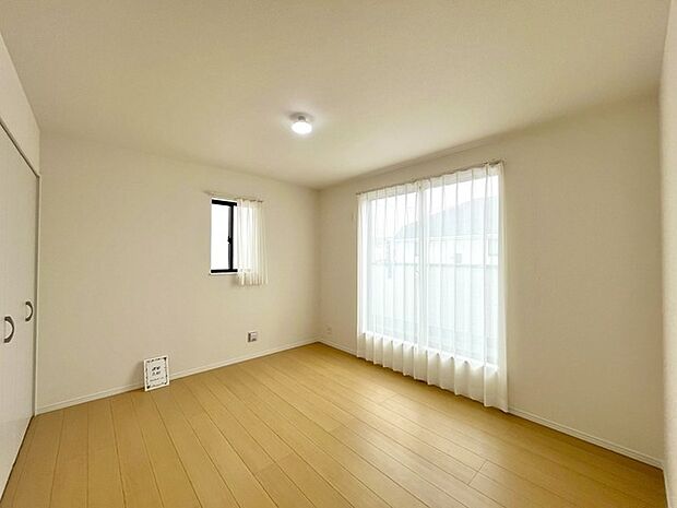 2面採光を確保した明るい室内は、爽やかな風を感じる居心地の良い空間です。