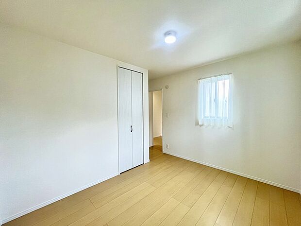 窓から眺める風景は一日の疲れを癒すヒーリングを奏でる、心地の良い時間を演出してくれます。室内も重要ですが、周りの環境もマイホーム選びの大事なポイント