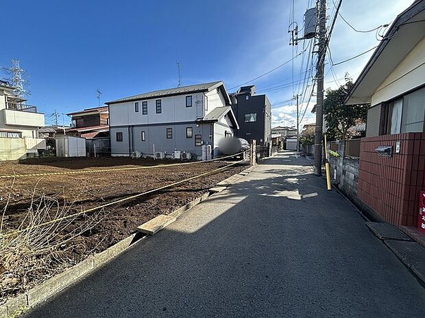 交通量も少ない住宅街です。