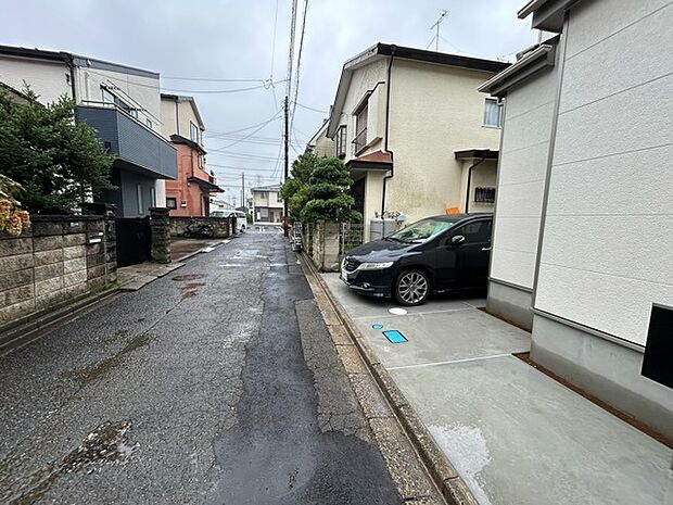戸建てが立ち並ぶ静かな住宅街。四季折々の移り変わりを感じながら自然と楽しみ、暮らす、そんな毎日を日々の中で感じられる住環境