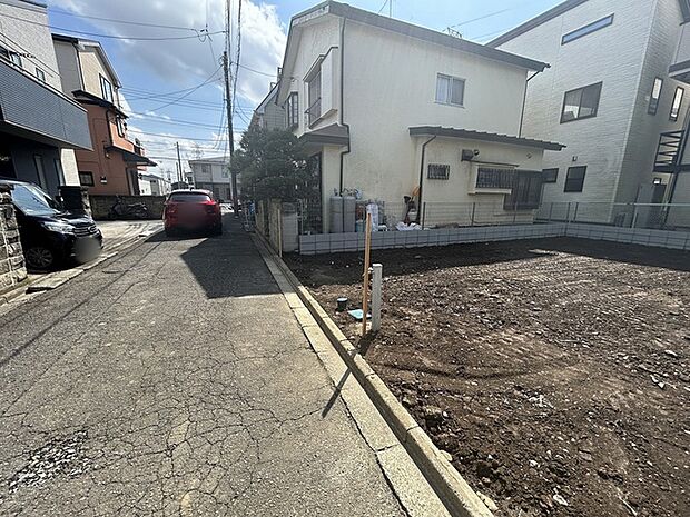 車通りの少ない閑静な住宅街です。