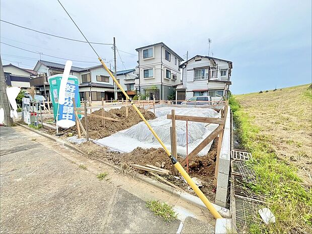 戸建てならではのお庭スペース。BBQやガーデニング、お子様のプールなど、、、、様々な楽しみ方ができるプライベート空間。ご家族皆さままで思いっきりお楽しみください。