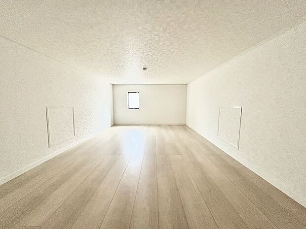広々収納で、仕事着、普段着をまとめて収納できます。