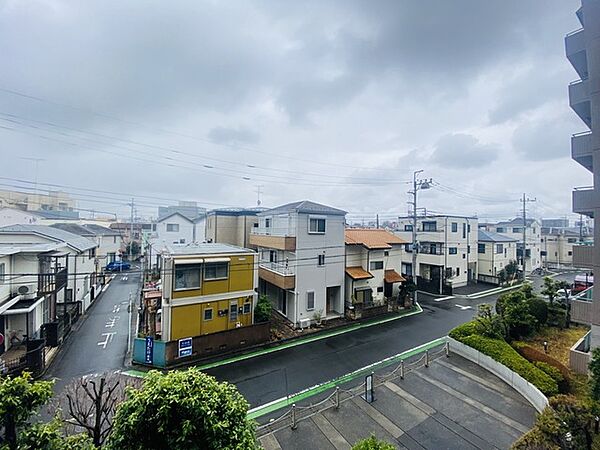 窓から眺める風景は一日の疲れを癒すヒーリングを奏でる、心地の良い時間を演出してくれます。室内も重要ですが、周りの環境もマイホーム選びの大事なポイント