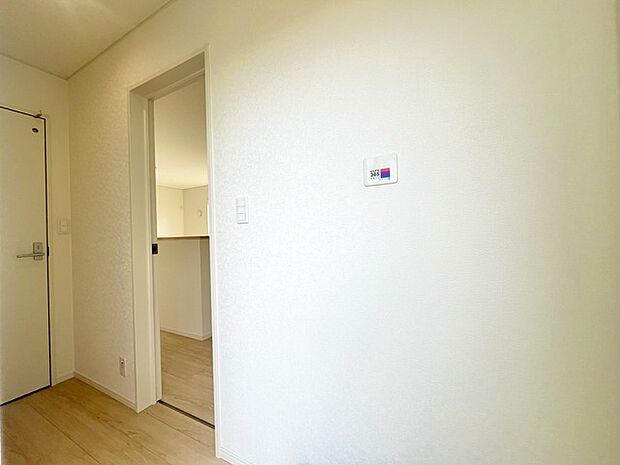 玄関はおうちの顔とも呼ばれる重要な場所!明るくスッキリと見える空間で住まう人を見送り、出迎えてくれます。