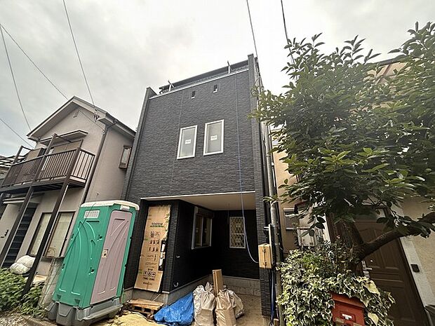 外壁はKMEW製のサイディングを使用。親水コートが雨で汚れを落としてくれます。