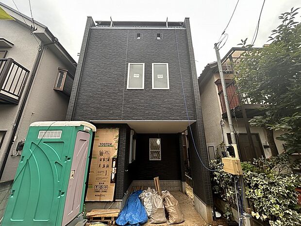 戸建てが立ち並ぶ静かな住宅街。四季折々の移り変わりを感じながら自然と楽しみ、暮らす、そんな毎日を日々の中で感じられる住環境