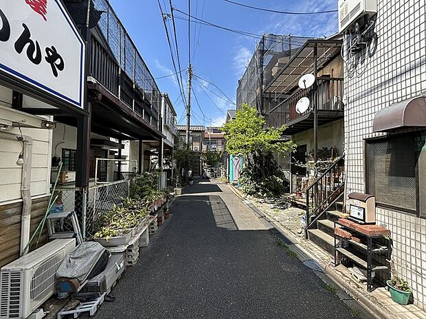 周辺環境 周辺は住宅が建ち並ぶ街並みです。(20m)