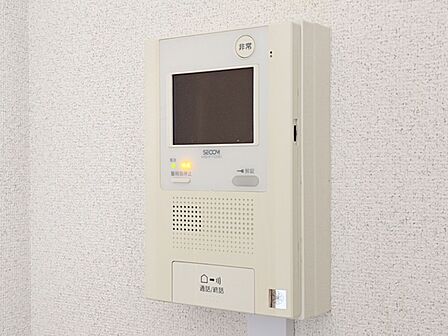 来訪者の顔が見えて安心のTVモニター付インターホン。