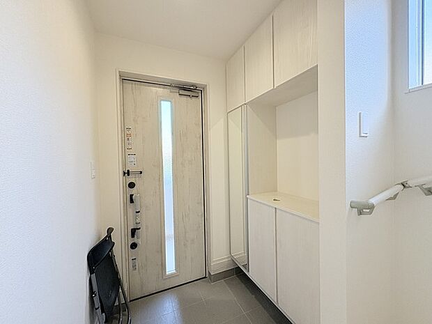 お客様をお迎えする玄関、お家の出入りもスムーズに行えます。