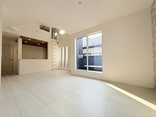 夕食の時間。家族、友人、両親、親戚との会話がより料理を美味しくしてくれる。あっという間に時間が過ぎてしまう居心地の良さは、普段はほっとする空間としてここにあります。