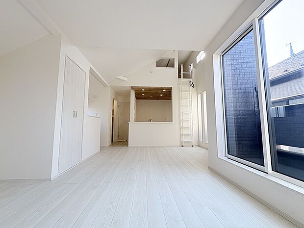 リビングは家具の配置も思いのまま。自由度が高い設計です。