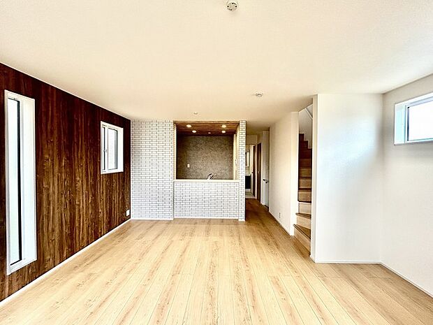 夕食の時間。家族、友人、両親、親戚との会話がより料理を美味しくしてくれる。あっという間に時間が過ぎてしまう居心地の良さは、普段はほっとする空間としてここにあります。