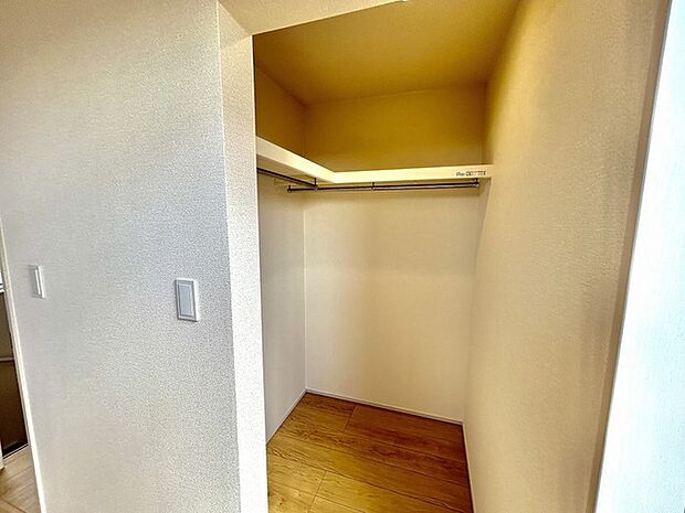 お洋服が多い方もたくさん収納ができるウォークイン付きなので嬉しいですね。