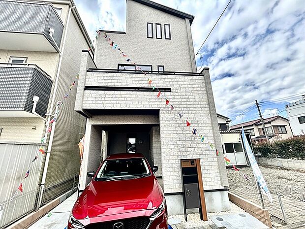 カースペースは1台駐車できます。車庫の出し入れのしやすさなど、実際に現地にてご確認ください。