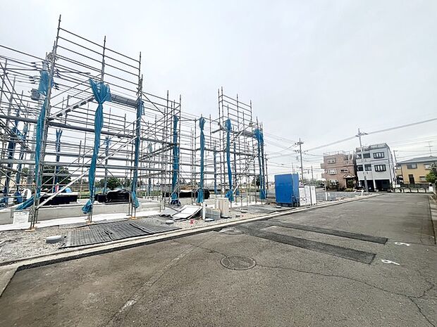 6m幅員の道路に面しておりお車の運転が苦手な方でも安心して出入りいただけます。 