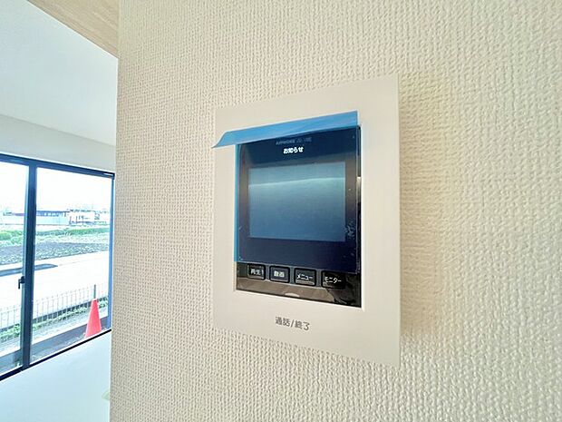 録画機能もあり、どのような人が何時に来訪されたのかが分かります。防犯上はもちろん、お届け物などの把握にも便利です。ライトが付いているので、夜間でも安心です。