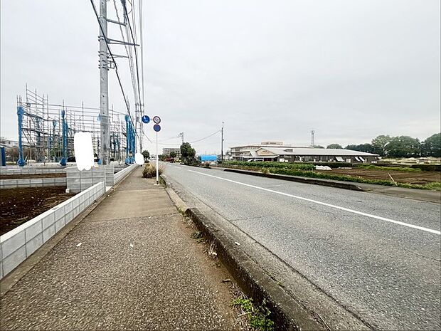 商業施設が徒歩圏内に充実、日々のお買い物も安心な環境です。