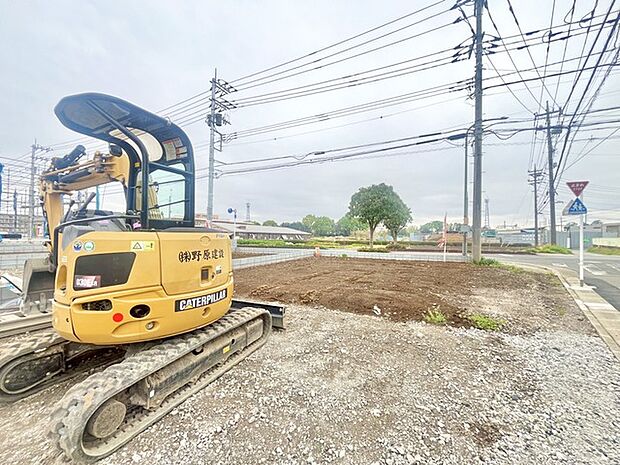 戸建てが立ち並ぶ静かな住宅街。四季折々の移り変わりを感じながら自然と楽しみ、暮らす、そんな毎日を日々の中で感じられる住環境