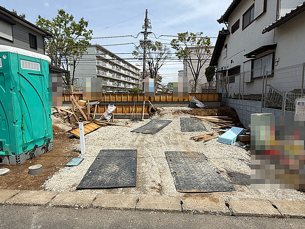 戸建てが立ち並ぶ静かな住宅街。四季折々の移り変わりを感じながら自然と楽しみ、暮らす、そんな毎日を日々の中で感じられる住環境 