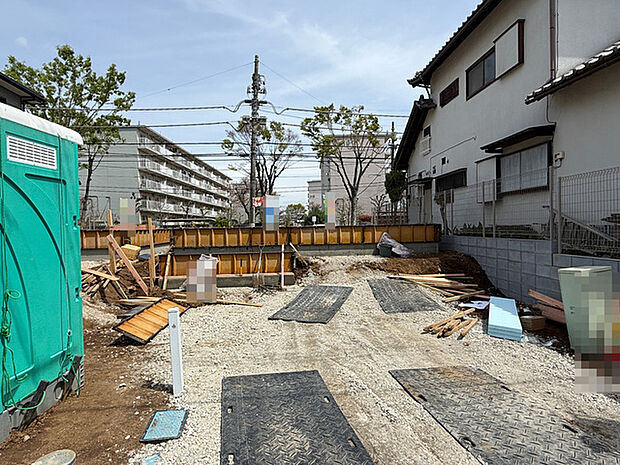 戸建てが立ち並ぶ静かな住宅街。四季折々の移り変わりを感じながら自然と楽しみ、暮らす、そんな毎日を日々の中で感じられる住環境