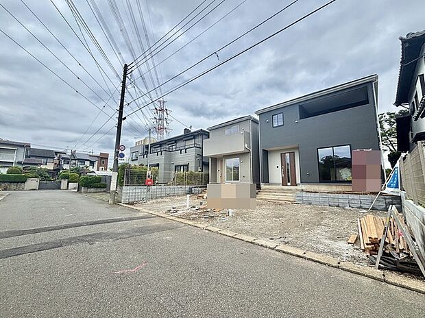 6m幅員の道路に面しておりお車の運転が苦手な方でも安心して出入りいただけます。