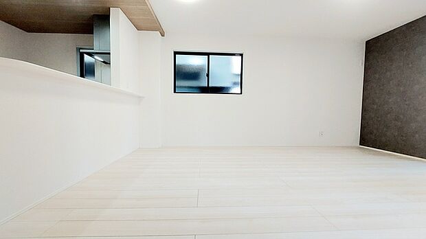 どんな家具にでも相性が良い清潔感ある白色調のクロスを採用。主張しすぎない配色、耐久性にも優れた床材は日々のメンテナンスも楽に、快適に過ごして頂けるよう考えられています。