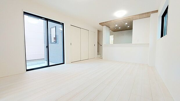 2面採光を確保した明るい室内は、爽やかな風を感じる居心地の良い空間です。