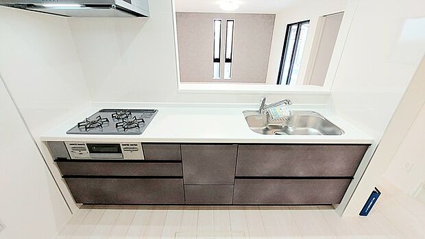 夕食の時間。家族、友人、両親、親戚との会話がより料理を美味しくしてくれる。あっという間に時間が過ぎてしまう居心地の良さは、普段はほっとする空間としてここにあります。