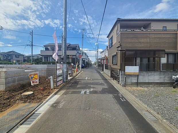 戸建てが立ち並ぶ静かな住宅街。四季折々の移り変わりを感じながら自然と楽しみ、暮らす、そんな毎日を日々の中で感じられる住環境