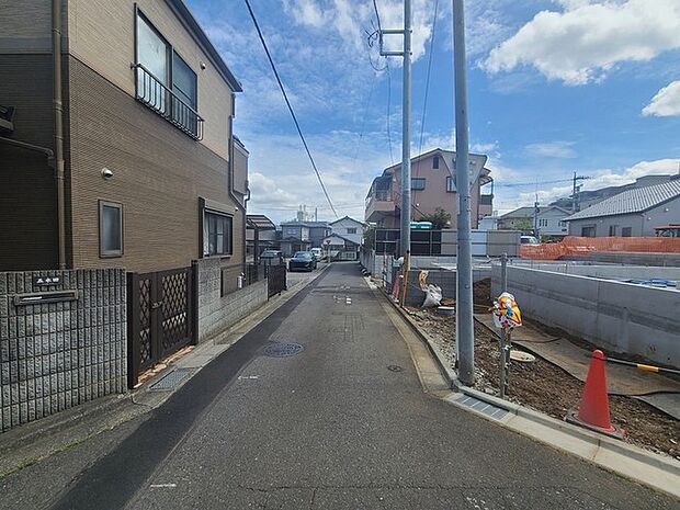 戸建てが立ち並ぶ静かな住宅街。四季折々の移り変わりを感じながら自然と楽しみ、暮らす、そんな毎日を日々の中で感じられる住環境